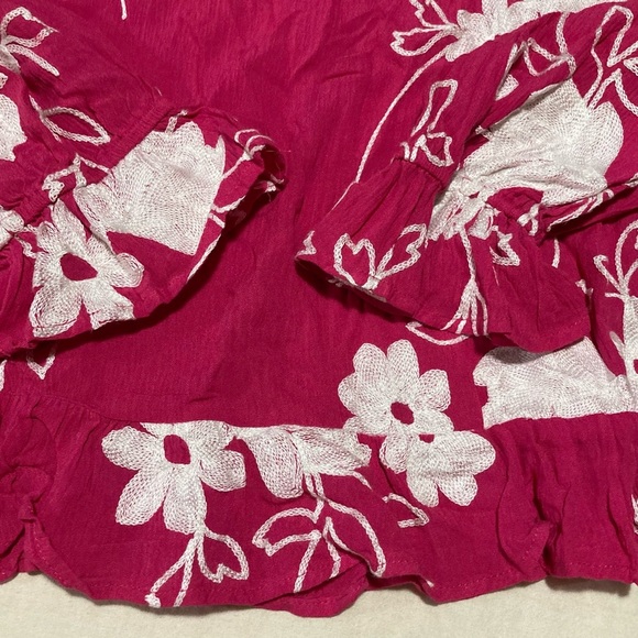 LIV Los Angeles Red Embroidered Blouse - Picture 10 of 10